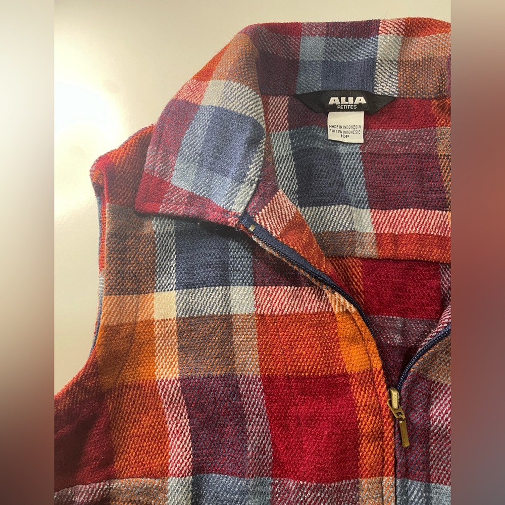 Soft Plaid vest size 10p NWOT